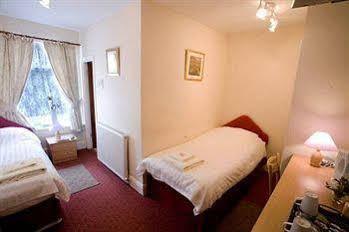 Hawthorn Hotel Radcliffe Bagian luar foto