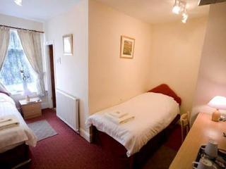 Hawthorn Hotel Radcliffe Bagian luar foto