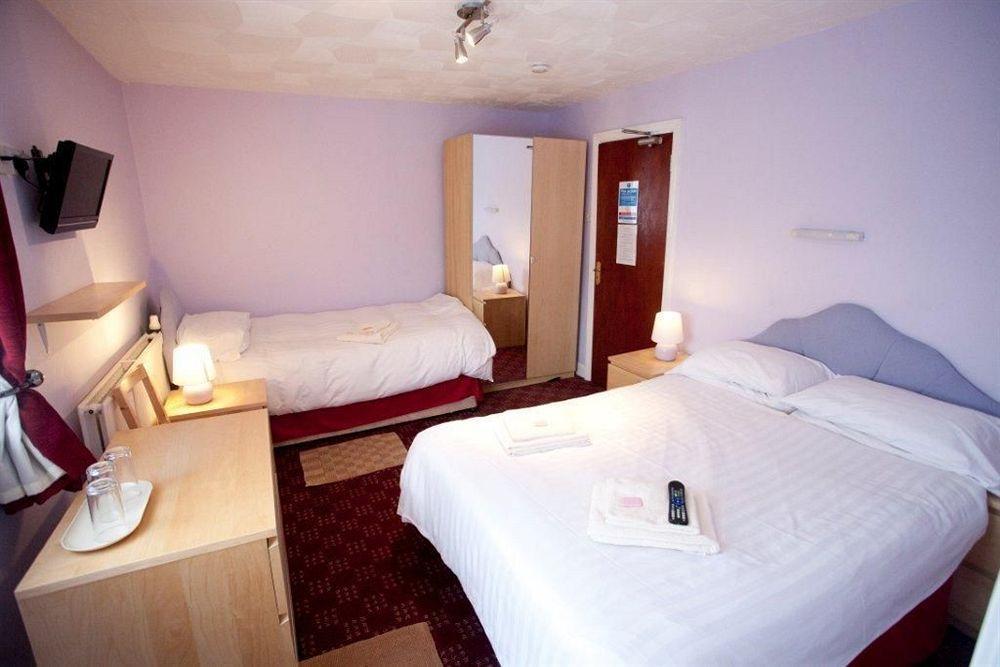 Hawthorn Hotel Radcliffe Bagian luar foto