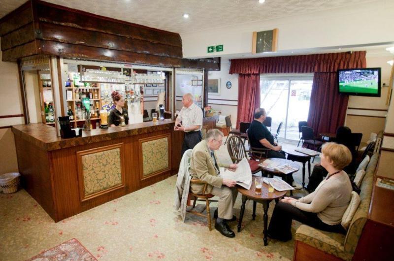 Hawthorn Hotel Radcliffe Bagian luar foto