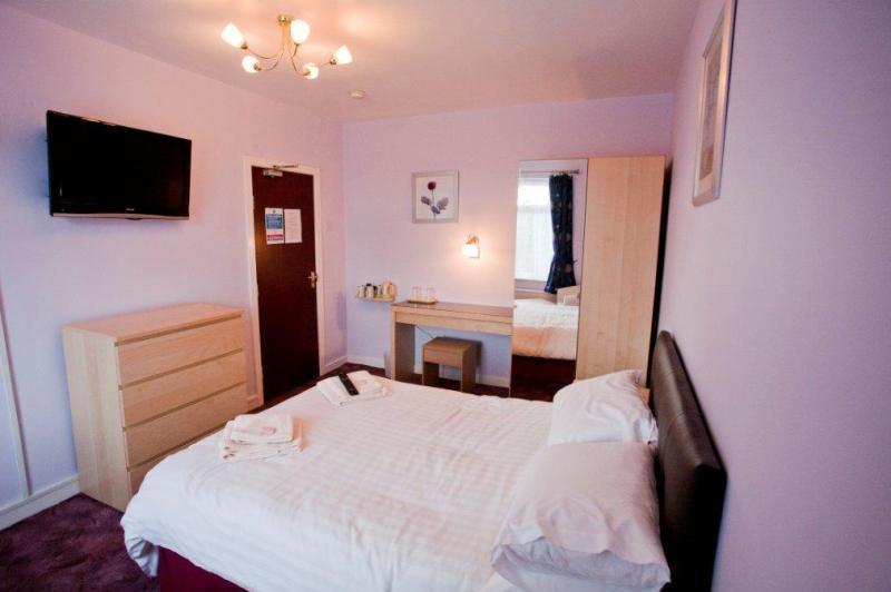 Hawthorn Hotel Radcliffe Bagian luar foto